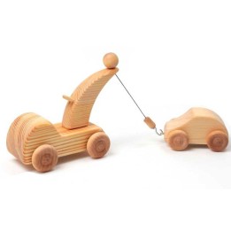Grúa pequeña con coche.