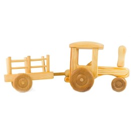 Tractor de madera con remolque grande