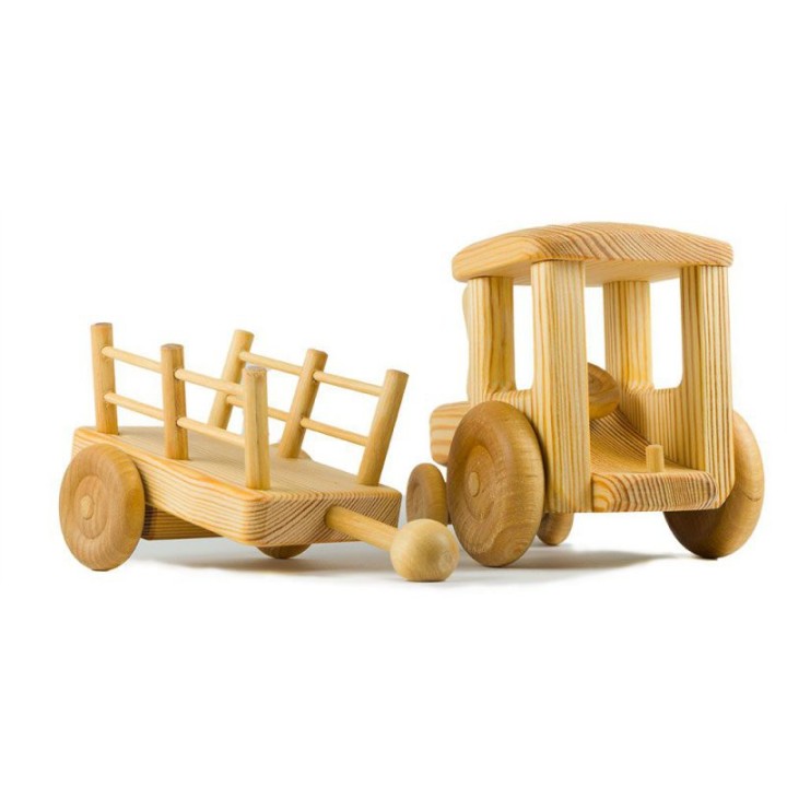 Tractor de madera con remolque grande