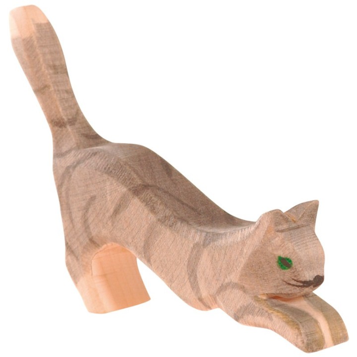 Gato saltando de madera