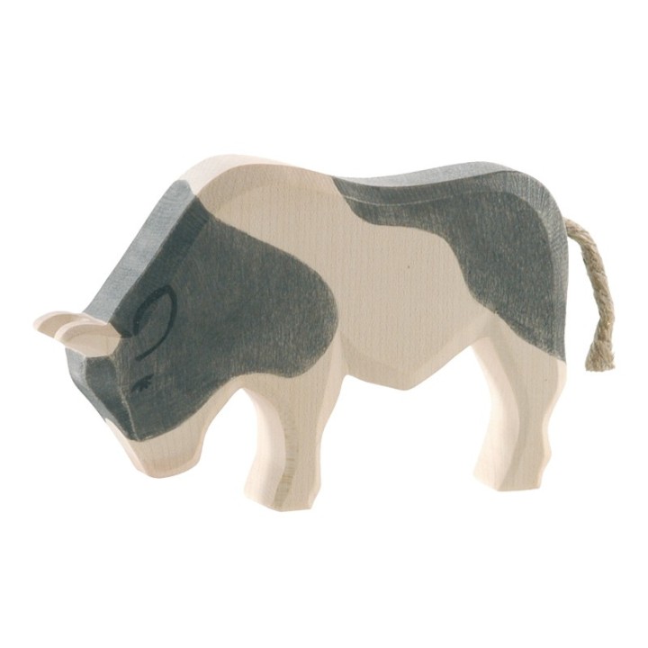 Toro de madera negro