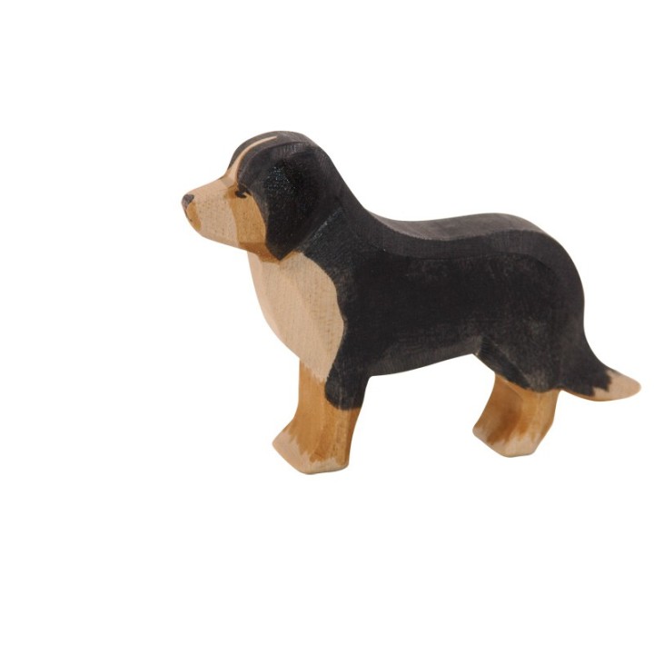 Perro de madera de montaña