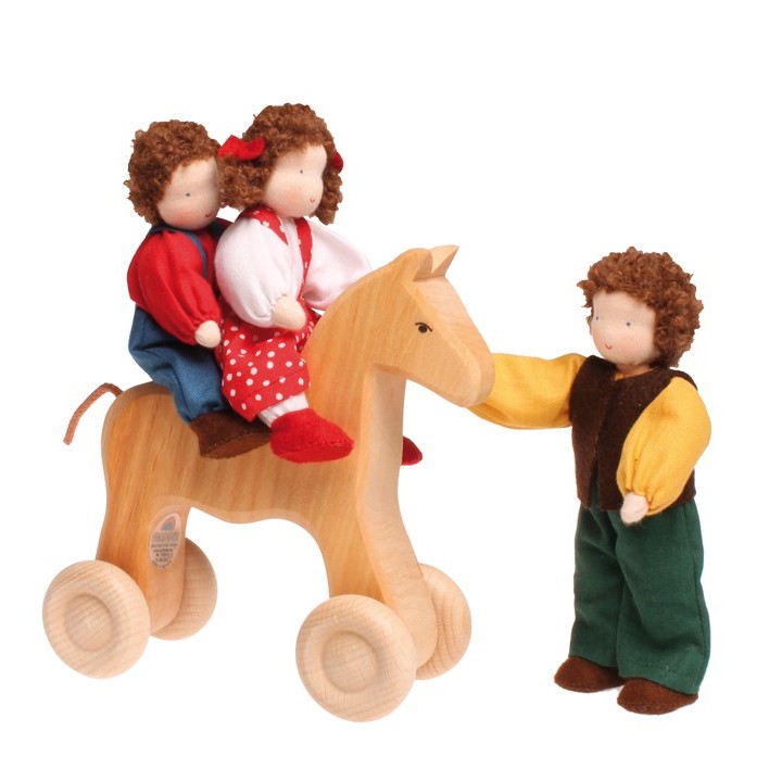 Caballo de madera con ruedas