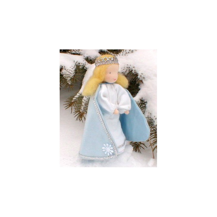 Muñeca waldorf reina del invierno