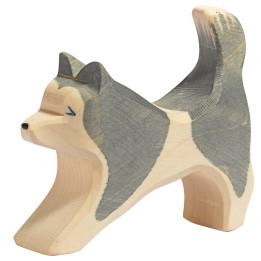 Perro de madera Esquimal andando