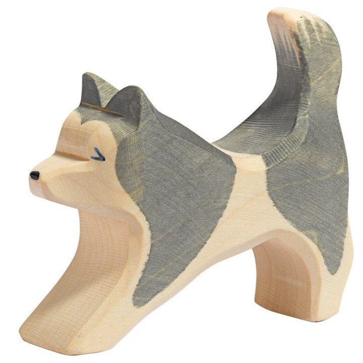 Perro de madera Esquimal andando