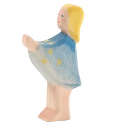 Niña de madera recogiendo estrellas