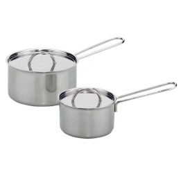 Olla de acero inoxidable con asa larga.