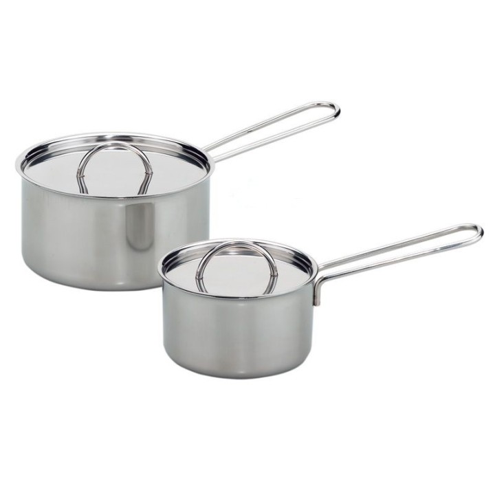 Olla de acero inoxidable con asa larga.