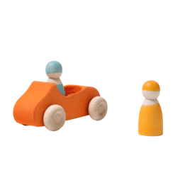 Coche grande naranja con dos pasajeros Grimm's