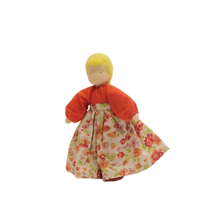 Muñeca waldorf madre rubia