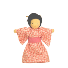 Muñeca waldorf hija asiática