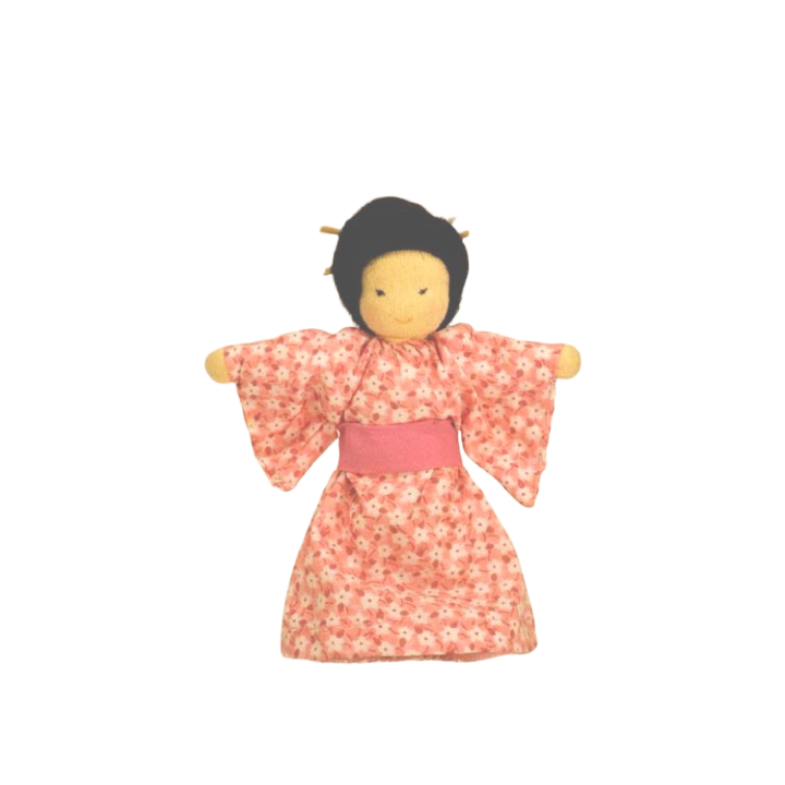Muñeca waldorf hija asiática