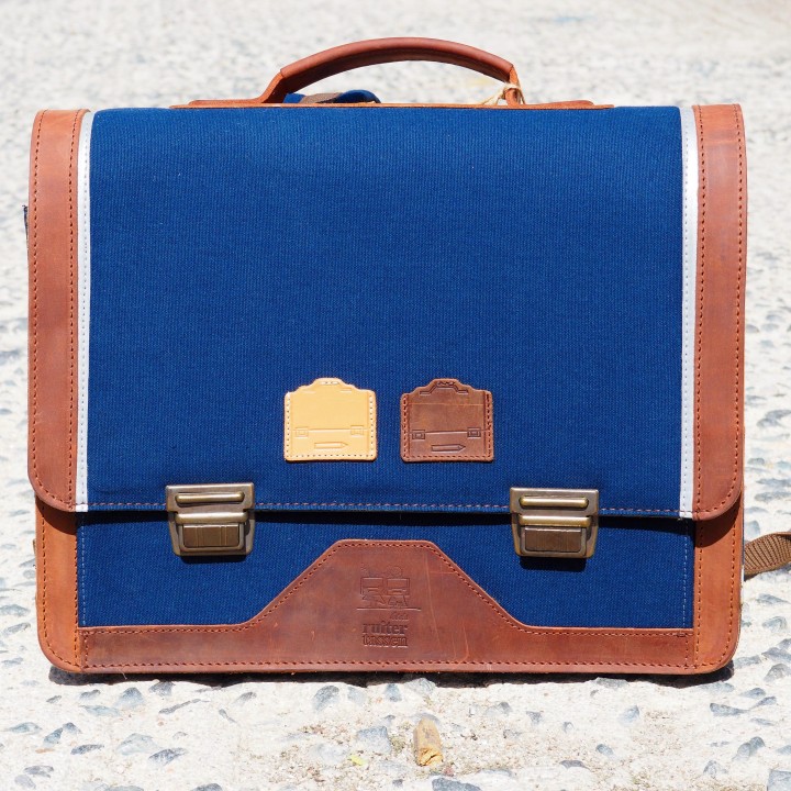 Cartera escolar azul