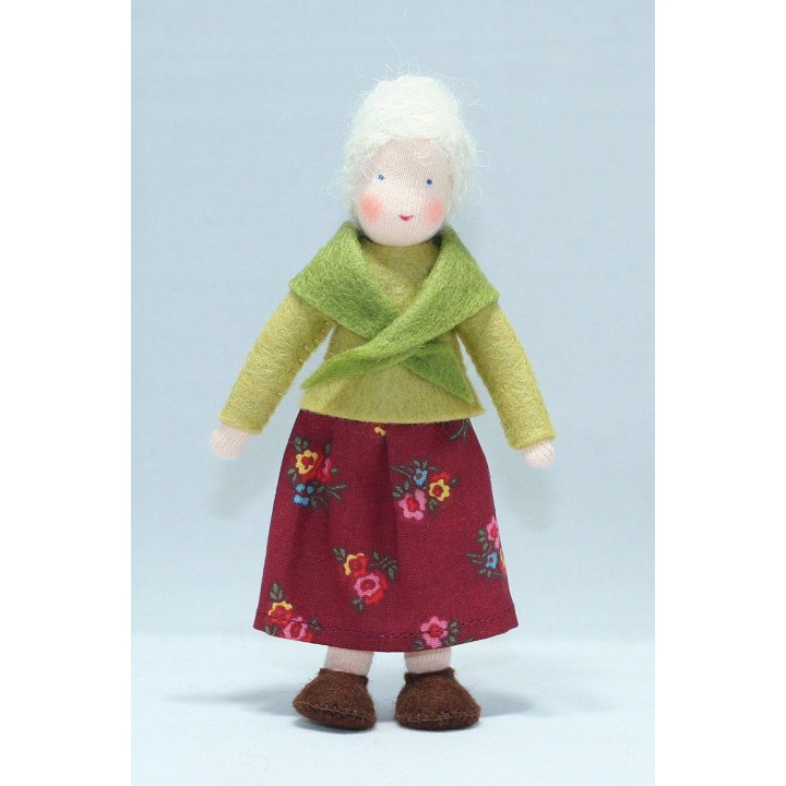 Muñeca waldorf abuela