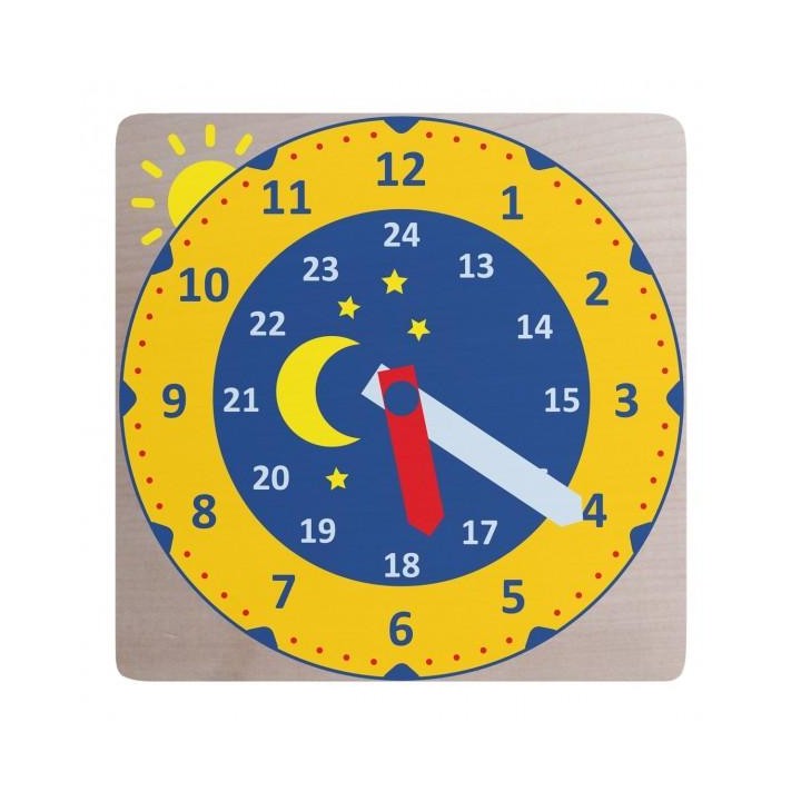 Reloj de madera con pie