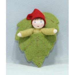 Bebe gnomo en saquito de hoja