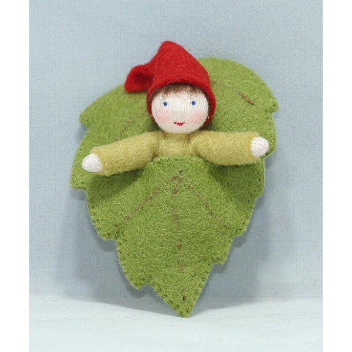 Bebe gnomo en saquito de hoja