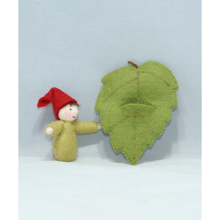 Bebe gnomo en saquito de hoja