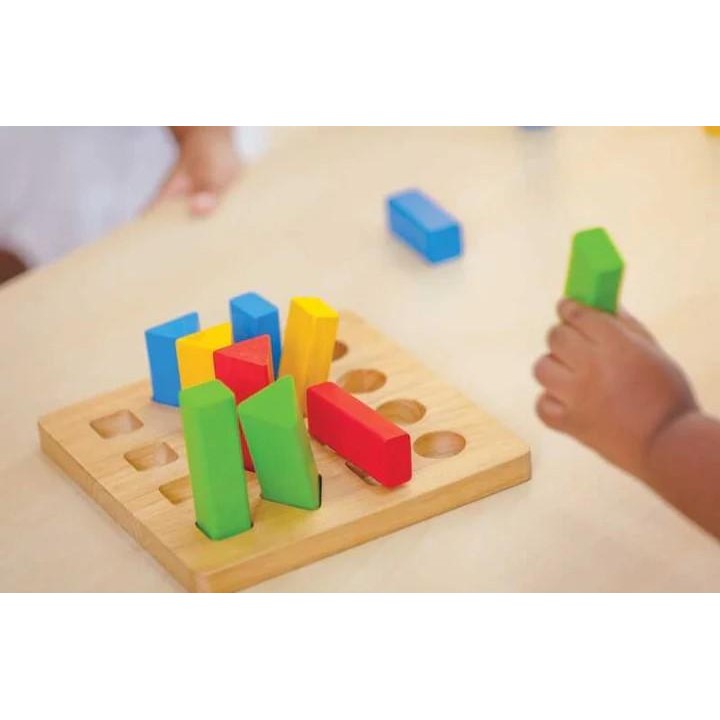 Tablero con clavijas geométricas Plantoys