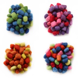 Bolitas de lana con tinte vegetal