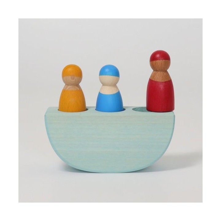 Bote con tres pasajeros
