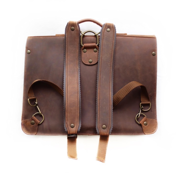 Cartera escolar de cuero marrón