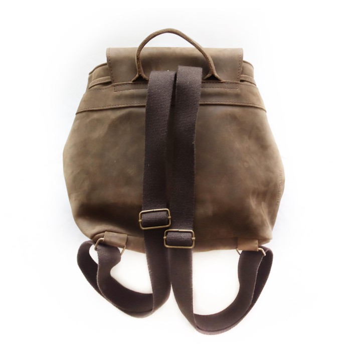 Mochila de cuero marrón