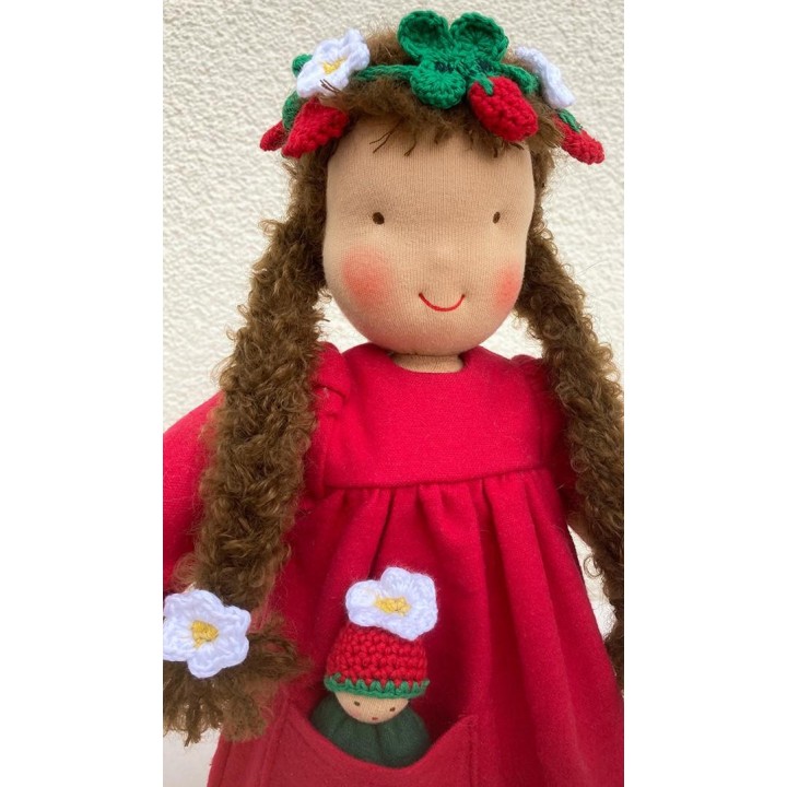 Muñeca Waldorf "Niña fresa"