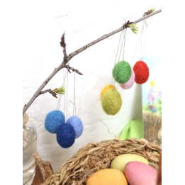 Huevos de Pascua de lana cardada