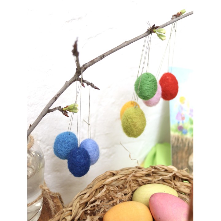 Huevos de Pascua de lana cardada