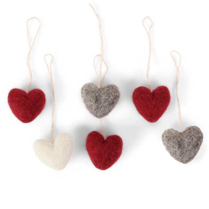 Corazones de fieltro