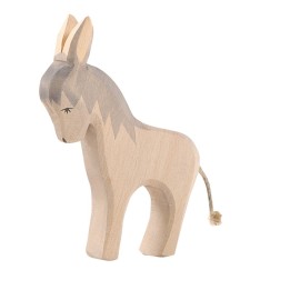Burro de pie.