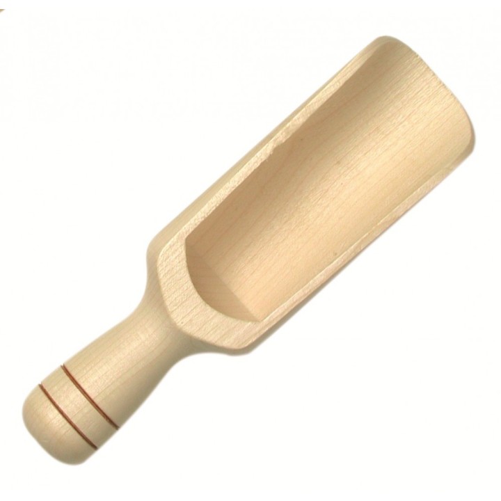 Cucharón de madera hondo.