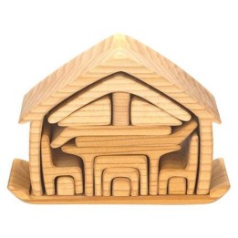 Casita en madera natural con mubles.