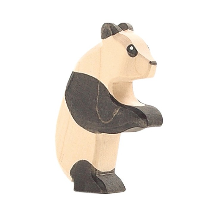 Panda de pie.