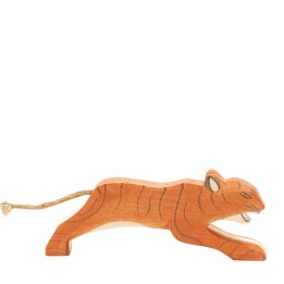 Tigre saltando.