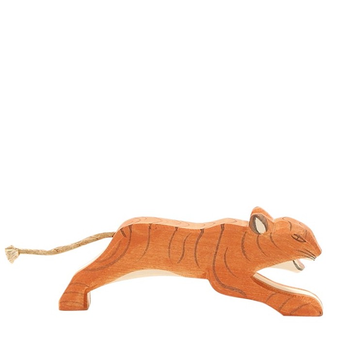 Tigre saltando.