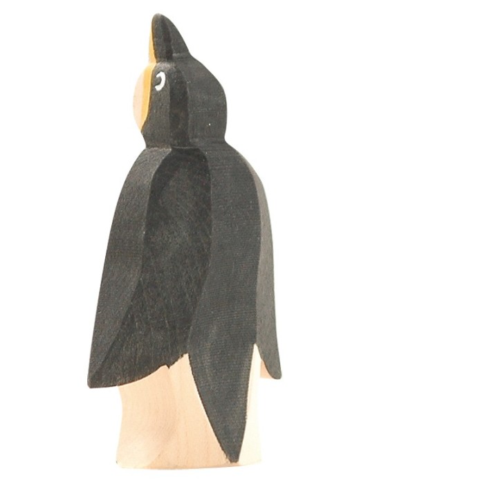 Pingüino pico arriba.