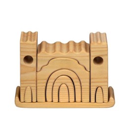 Castillo de madera pequeño natural