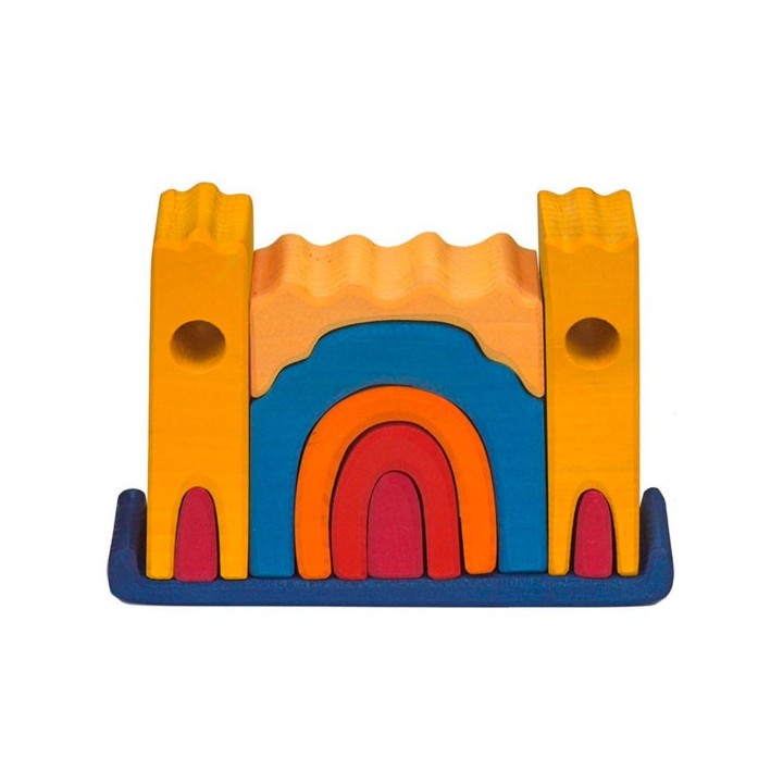Castillo de madera pequeño amarillo
