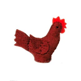 Gallina de fieltro marrón.