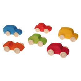 Coche de madera de color.