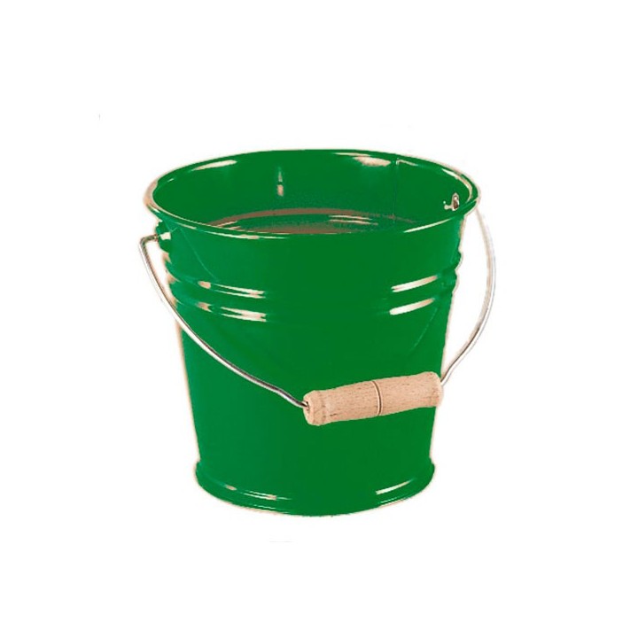 Cubo de metal verde.